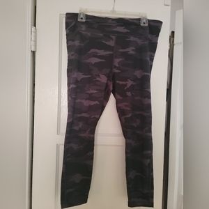 Athleta Ultimate Camo 7/8 Tight Stash Pocket Womens Size XLarge Gray